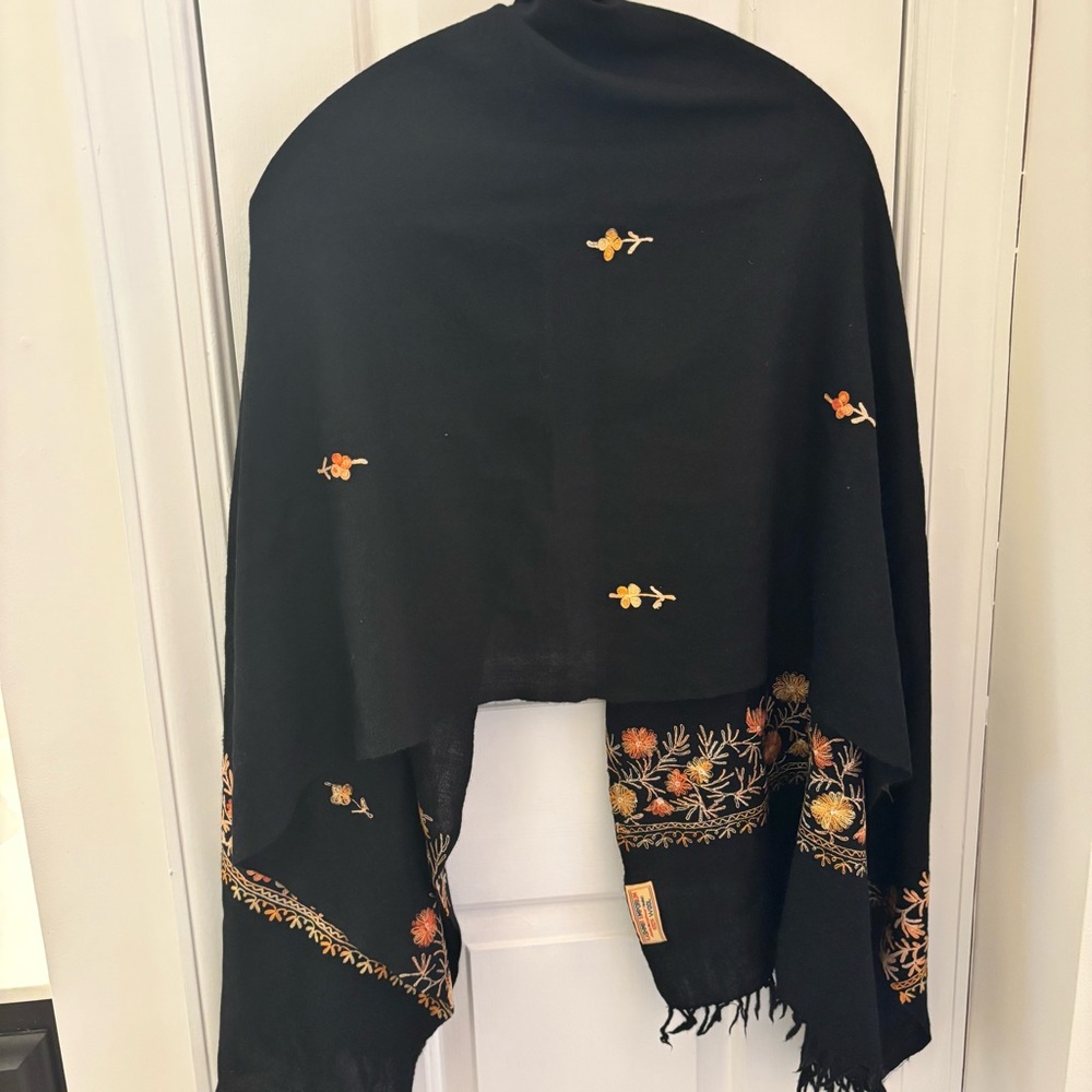 Cashmere Wool Black Oversized Floral Embroidered Shawl Stole Wrap Boho Luxury - Picture 6 of 7